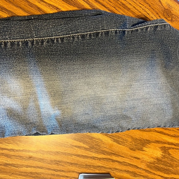 Levis Signature Modern Slim Jeans - Picture 6 of 8
